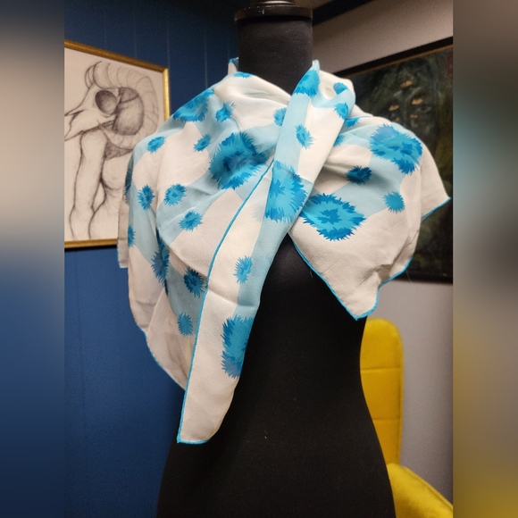 Beautiful Floral Scarf - Picture 2 of 6